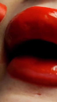 Enorme pouty bimbo lips giantess