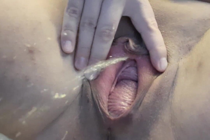Putarankahotmilf: Menggoda, bikin memekku menggoda, kentut dan kencing di solarium hd
