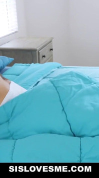Stiefschwester zoey bloom reibt ihren perfekten arsch auf stiefbrud's big man Meat - sislovesme