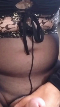 Cewek seksi dengan stoking seksi dengan stoking seksi ini dientot habis-habisan sampai matanya merem melek