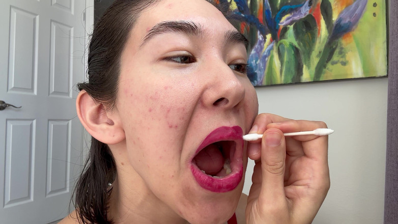 Ms_Emmy_Lynn: Batom vermelho brilhante