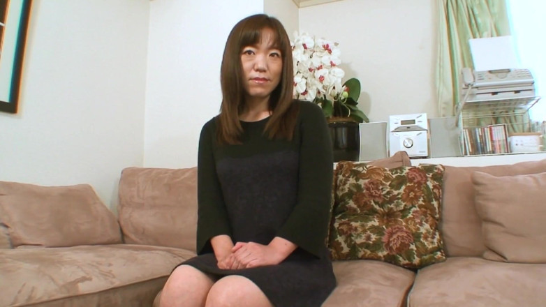 Japan Lust: Japanese cougar squirts all over the couch in anticipation