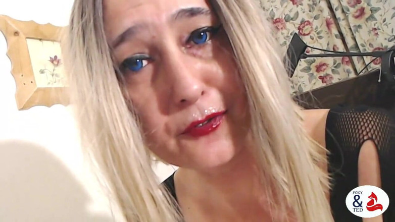 FoxyandTed: Squirt et éjaculation sur un cul béant