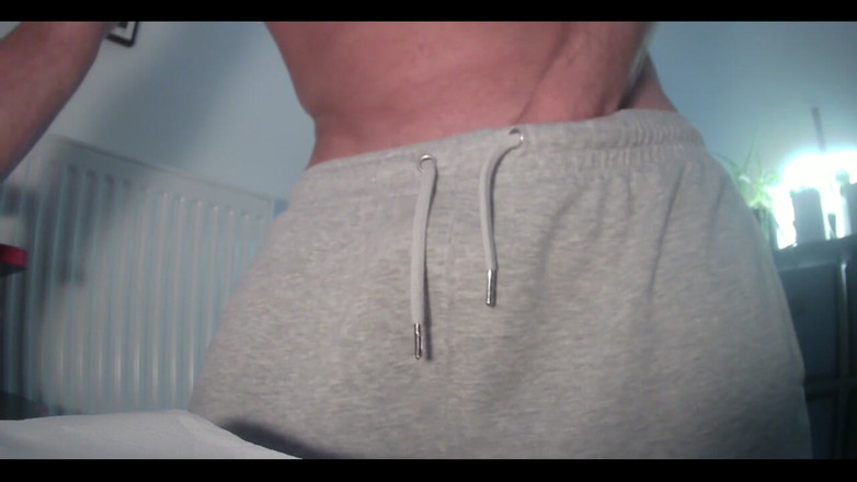 XfroskaX: Routine matinale avec ma grosse bite blanche