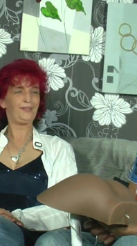 Mame sexy excitate călăresc și împart o pulă în trei - 2