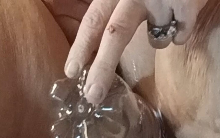 HerculesnVENUS: Ahe'nin sikecek bir şeyi yok, bu yüzden kıpır şişesi yanındayken bu kaltağı...