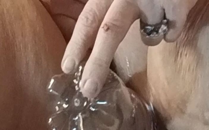 HerculesnVENUS: Ahe nemá co šukat, takže lopatou anting, může láhev byl na...
