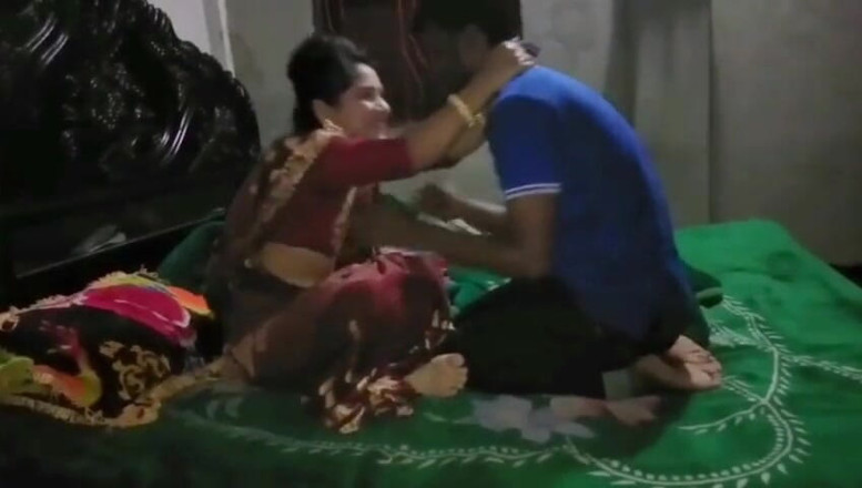 Hubby 23: Video ngentot habis-habisan istri hot india suhagrat