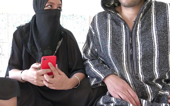 Souzan Halabi: अरब पत्नी पति से कहती है कि वह लेस्बियन है और चूत चाटना चाहती है