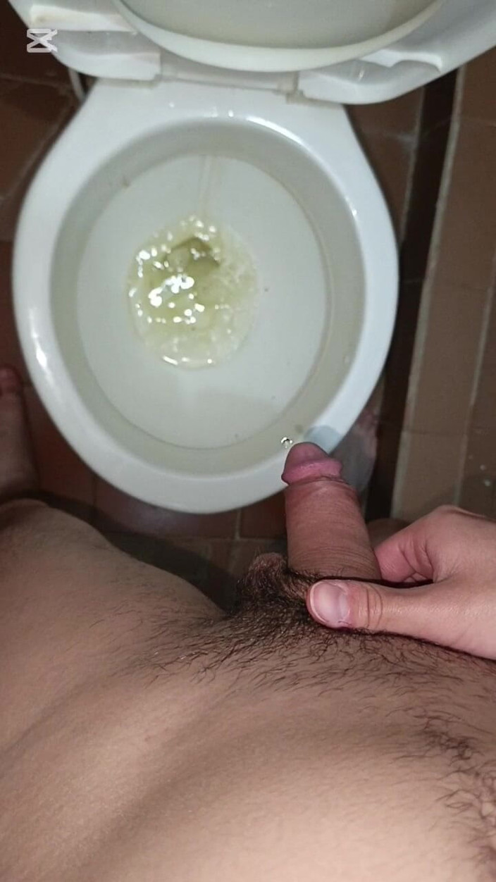 charlessteel: Kompilace nadržených twinků, kteří močí a masturbují