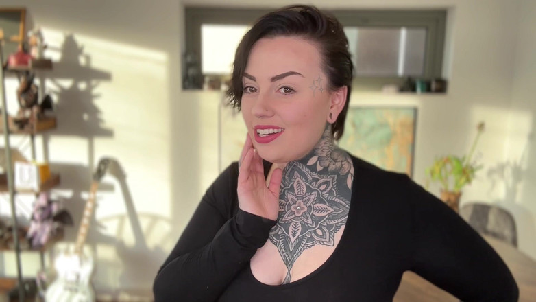 Miss Valentina: Trên giường với joi của cô ấy