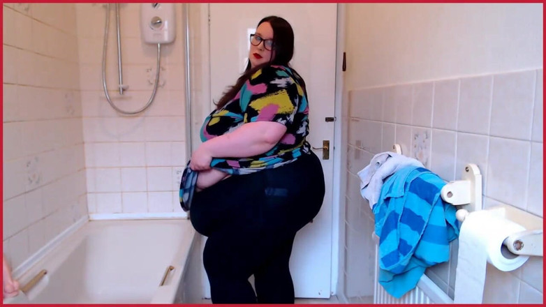 SSBBWLadyBrads: Awek montel super saiz brads bersiap sedia untuk mandi
