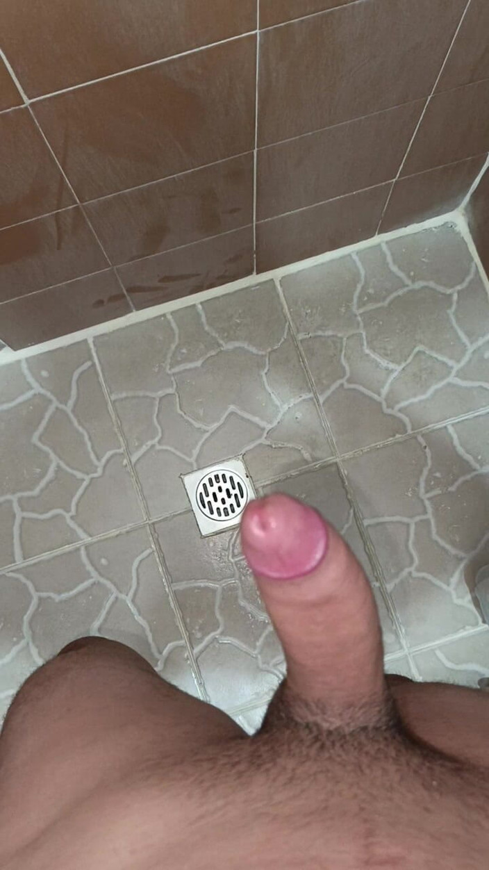 charlessteel: Masturbarsi prima della doccia, sperma e l'orgasmo tremante di un...