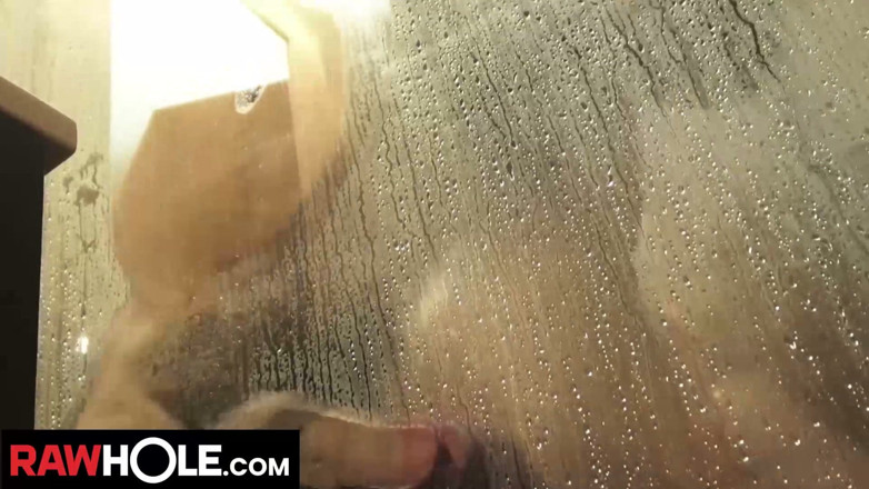 Raw Hole: Rawhole Kara and Lindo Pleases Each Other Cock on Bathroom...