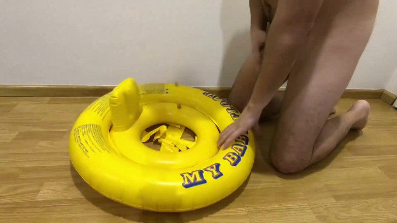 Inflatable Lovers: Playing with float 1