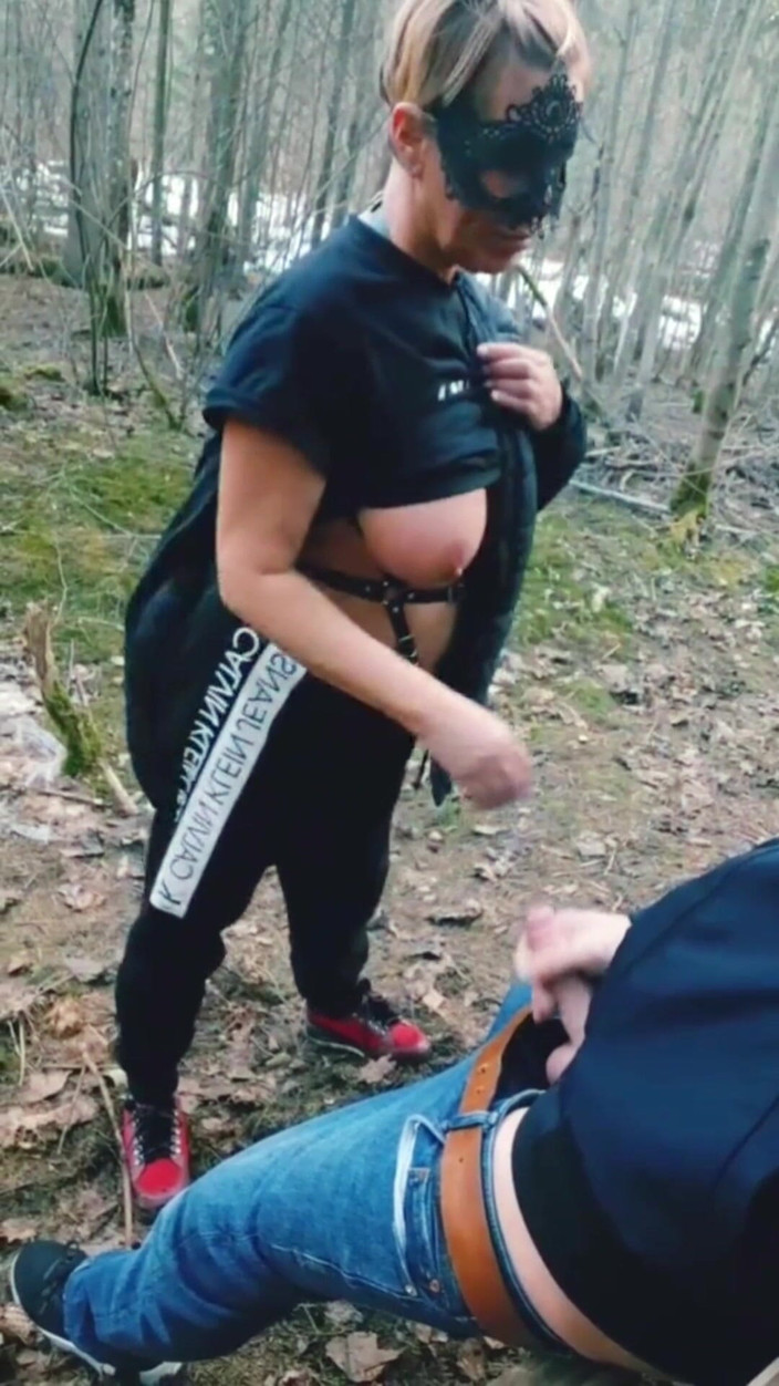 Crazyfamily 1970: Macecha mi sála v lese