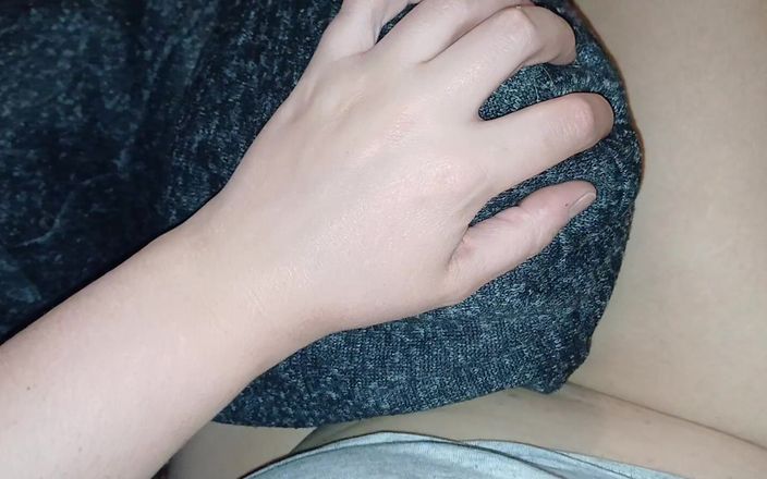 Lesbian-illusion: Rychlý sex na posteli dvou přítelkyní