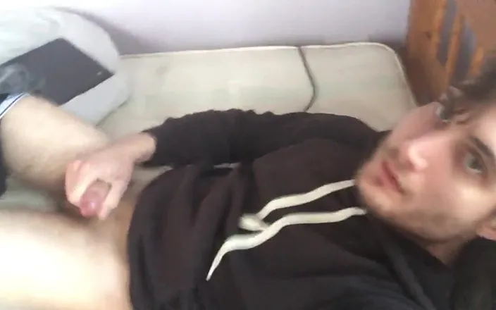 Sexy guy nude: Masturbating on my bed horny