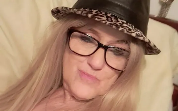 Patty doll 53: Sexy GILF with Glasses