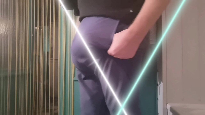 Monster_Meat_: Umflătură în pantalonii mei de uniformă, umflătură zilnică