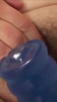 Cewek semok dengan jembut lebat lagi asik masturbasi pakai dildo favoritnya