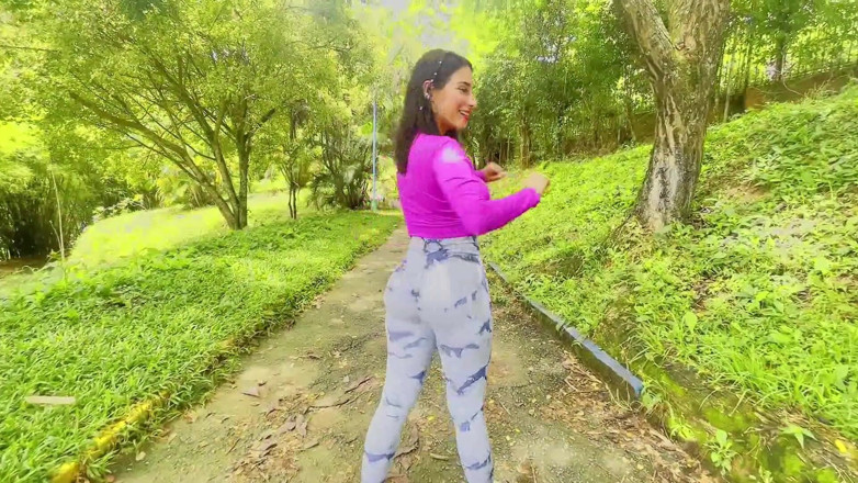 Jenifer Play: Người mẫu Colombia 23 tuổi quan hệ tình dục qua đường hậu...
