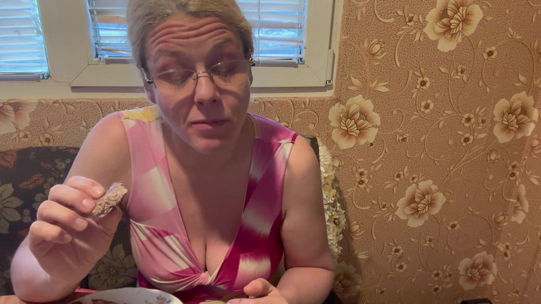 Putarankahotmilf: Comer y fetiche de barriga grande, eructar pedos