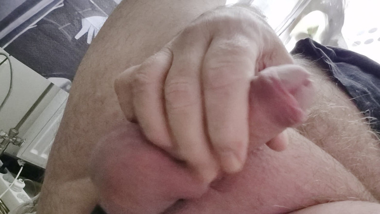 Pellefnatt: Mijn vriend zit in een stoel en speelt met zijn...