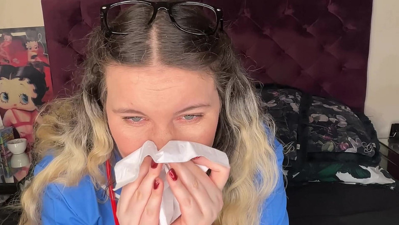 MissFFW: Asistenta Ffw suge nasul și în sfârșit primește un strănut