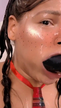 Ahegao Mijn genotvolle gezicht is zo, mijn naakte lichaam wordt nat met kwijlende mond