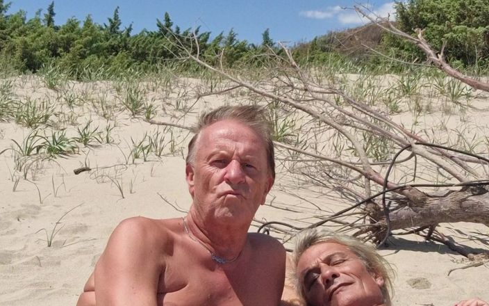 Gigi and David: Çıplaklar plajı stripchat seks gösterisi gigindave transeksüel kız arkadaş halka...