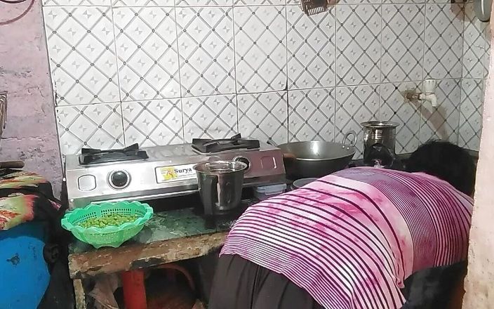 Kajal Bhabhi X: Il cognato ha lasciato la cognata in cucina mentre cucina