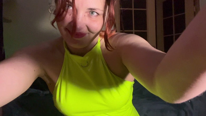Elena917: Dominace v plastovém pytli v latexové minidress POV