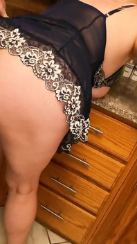 Madrasta acha que ela é sexy e fode seu enteado para provar