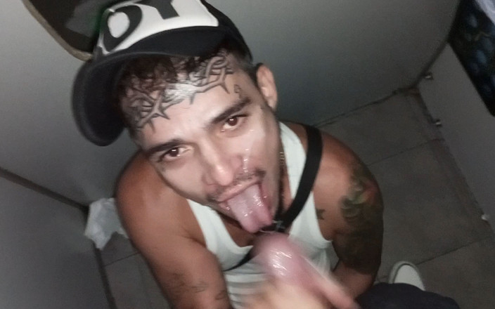 LEO BULGARI: Do Peru a Madrid para chupar paus nas cabines de...