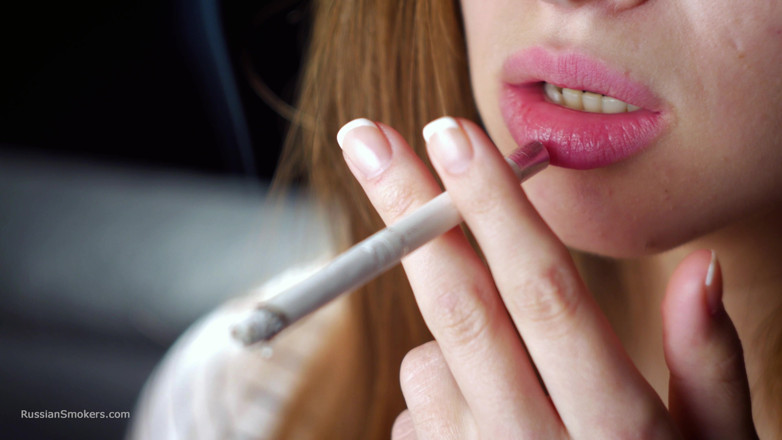 Russian Smokers: สาวงามรัสเซียนุ่มนวลสูบบุหรี่ช่วงเวลาสงบ