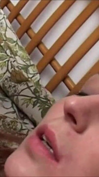 Kızıl saçlı doğal görünümlü evli kadın ve yeni erkek arkadaşıyla oyuncu seçmelerinde sikişiyor