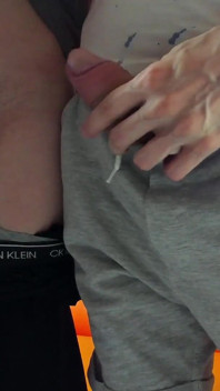 Kontolku lebih besar dari kontol keras alex?