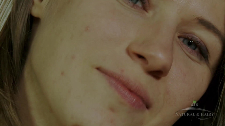 ATK Fans (Hairy): Loredana is klaar om dat poesje open te spreiden