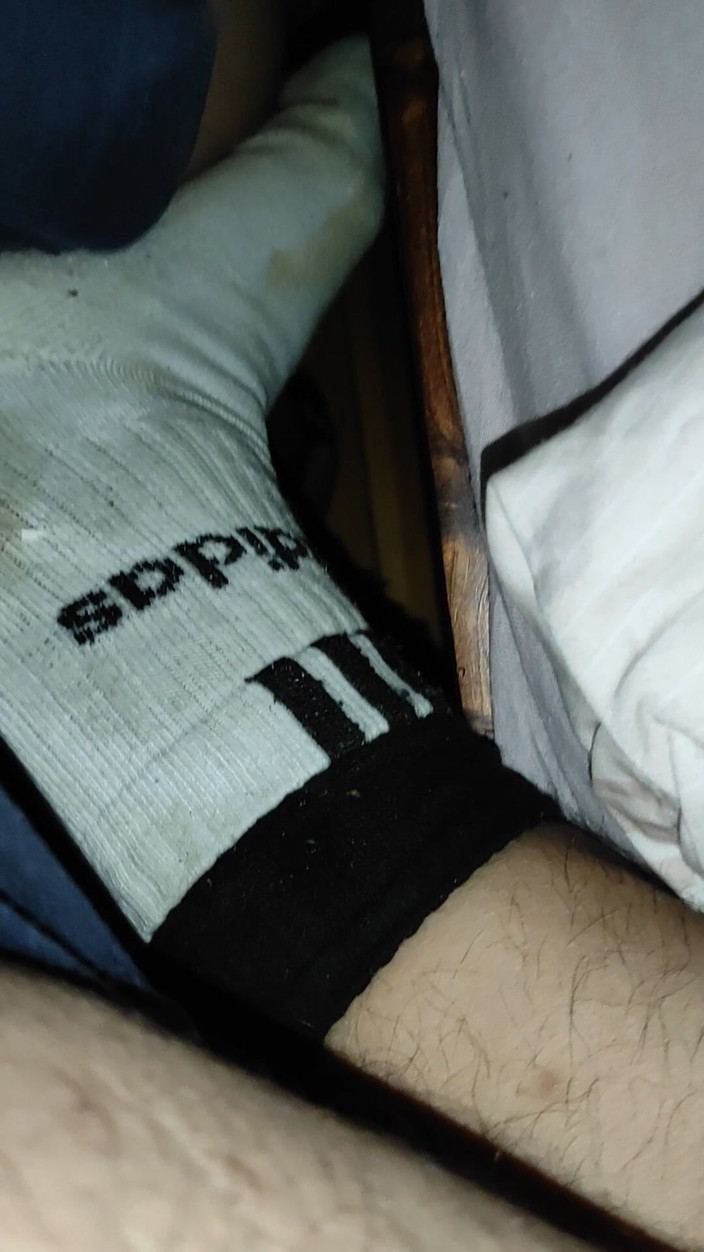 SmokedAlloy2: Dirtyjunkbro lagi asik mainin kontol, kaus kaki bau, kencing dan...