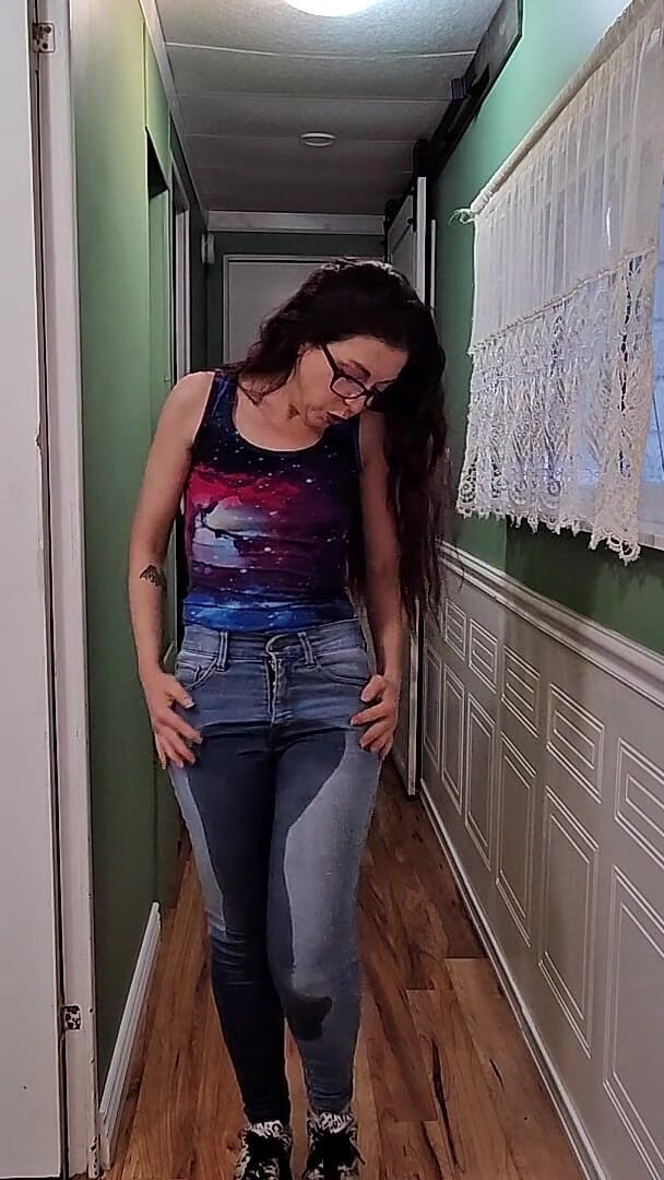 Wetting My Jeans Makes Me Squirt (Nerdy Faery) Wetting My Jeans Makes Me Squirt (Nerdy Faery)