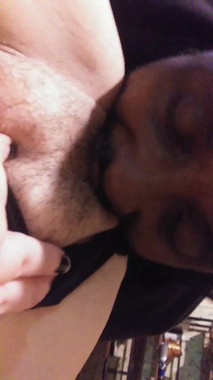 Anal_Angi_Rose: La figa pelosa interrazziale viene mangiata