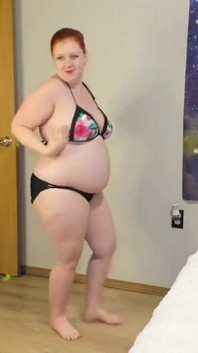 30. týdnu těhotná tančí a svléká se