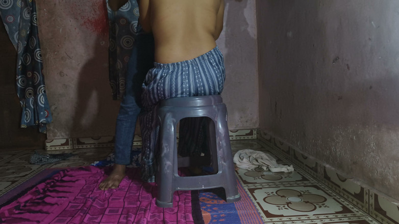 Arjun family porn: Warm in huis met een meisje uit het Desi-dorp