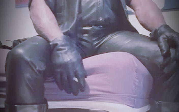 Black smoking muscle stepdad: चमड़े का धुआं लाइव सत्र