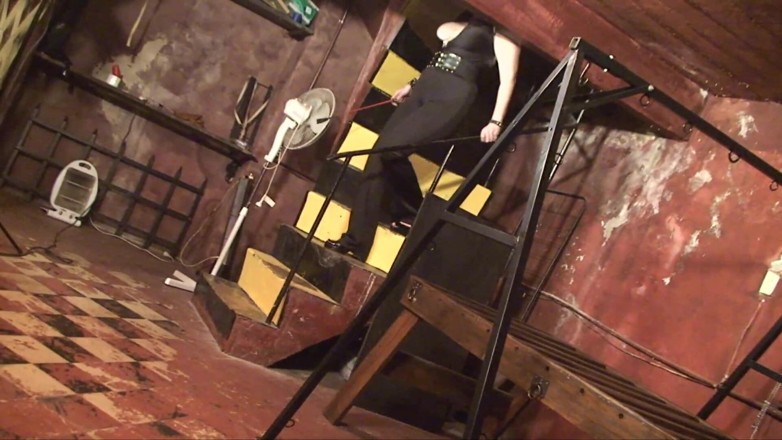 Fetish Desire: Blond laska lezdom karze swoją dziewczynę