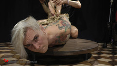 Wanheldvig: Nicky bondage e cócegas até a mesa de rotação