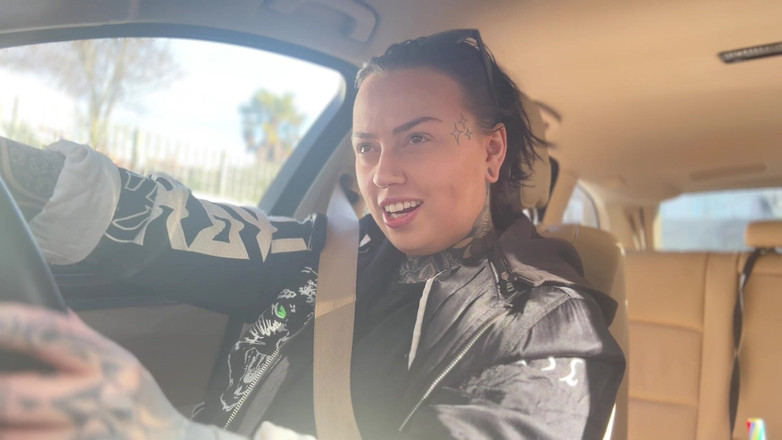 Miss Valentina: 安全带恋物癖怪胎