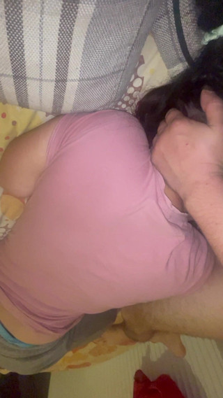 Ionut899: 継父が口にチンコだけを入れたまま私を起こしてくる