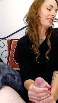 Parker Big Tits Tattooed MILF Turns Firm Strokes Into Messy Oral!